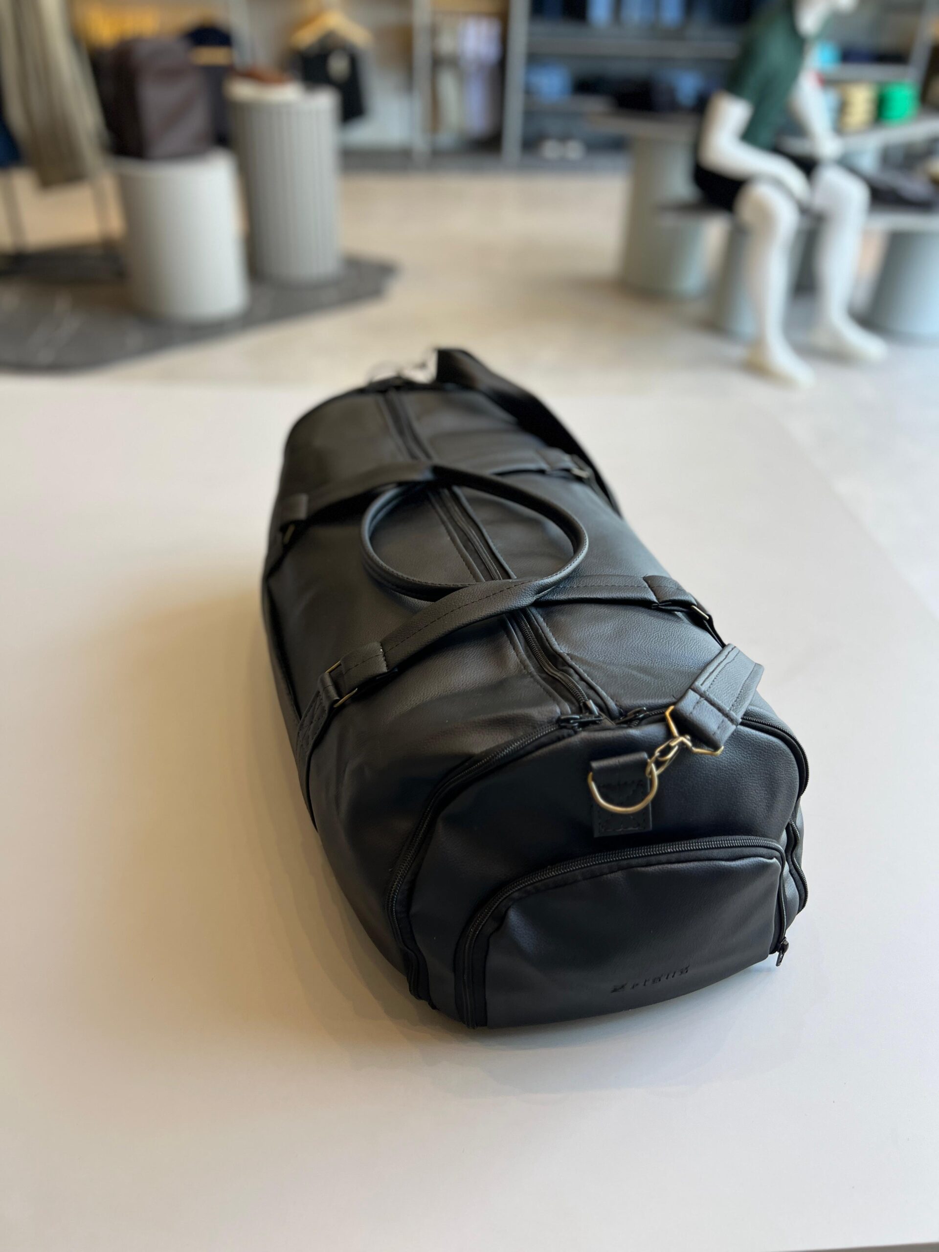 IMG-20250212-WA0049 Mala de bordo Zetsus Milan em Couro Nobre Preta - Imagem 1