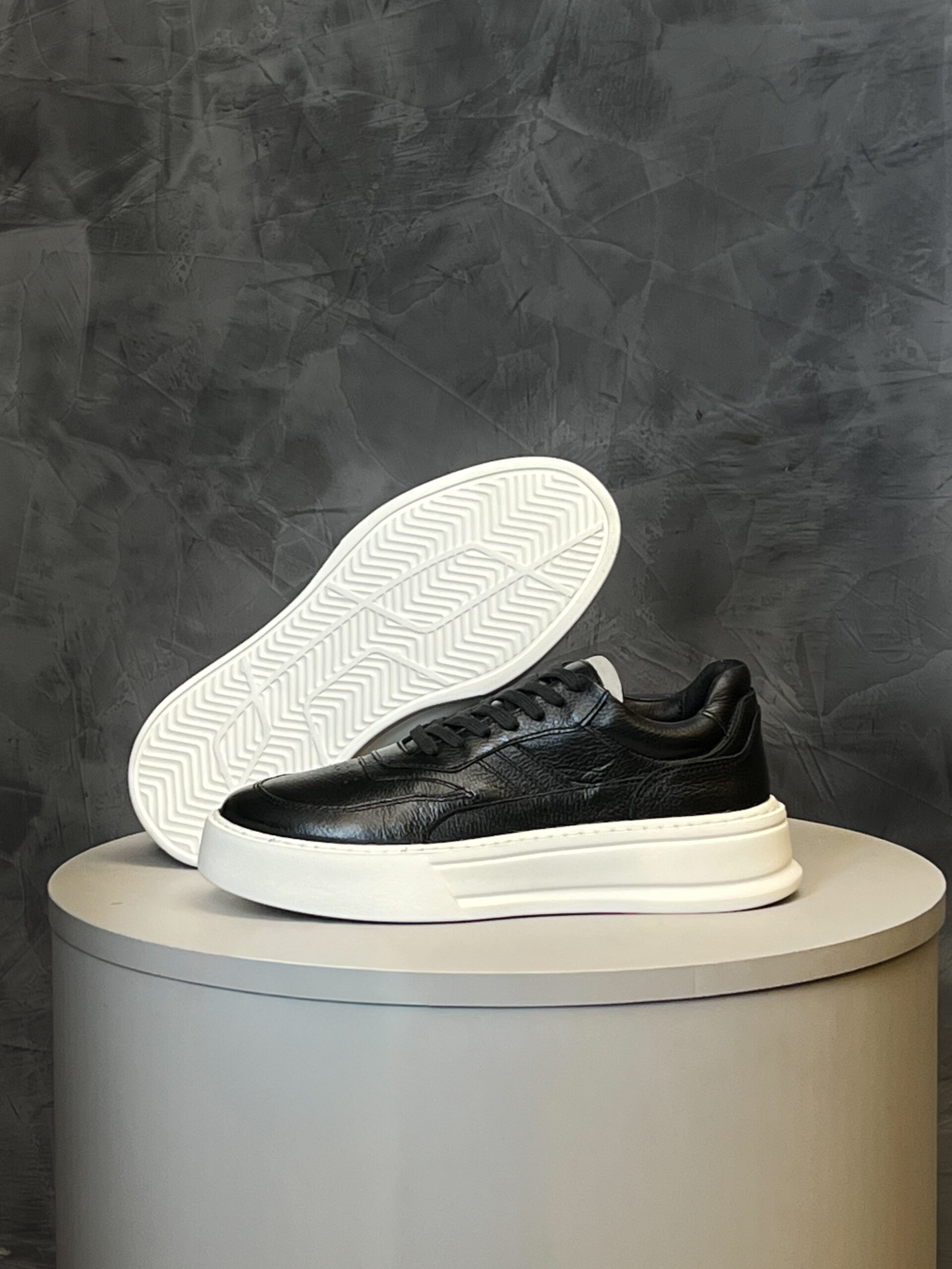 Sneaker Tokyo (3) Sneaker Tokyo Zetsus Preto em Couro - Imagem 1